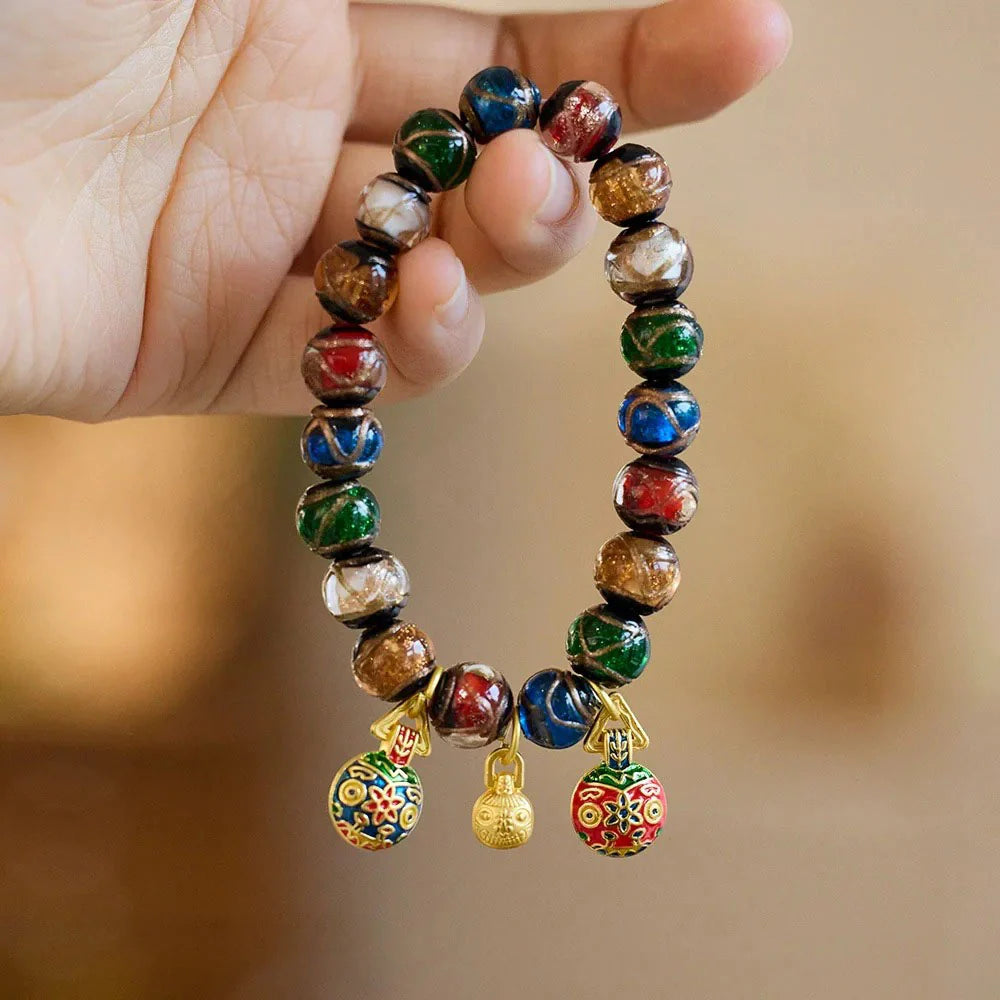 The five-colored crystal attracts the golden beast